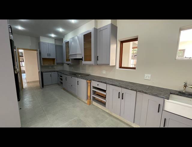 5 BEDROOM HOUSE FOR SALE IN WATERKLOOF HEIGHTS